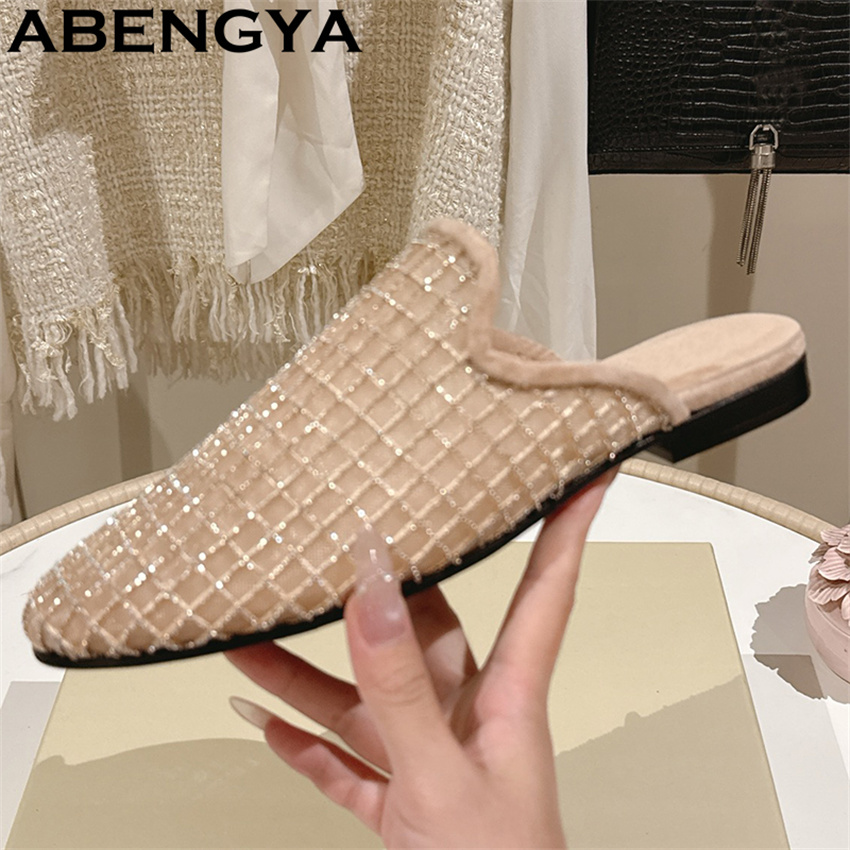 Błyszczące, koronkowe, siatecz – Ethnic Fashion recenzja i cena